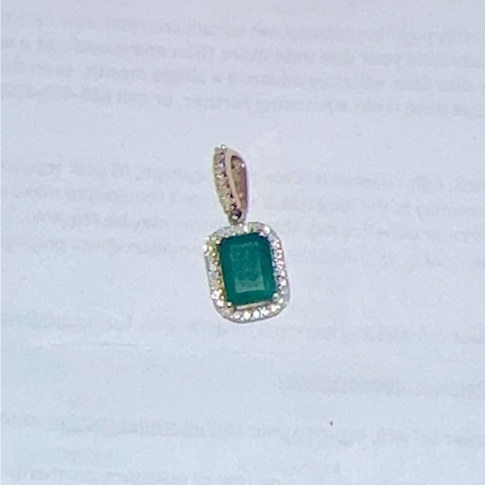 14kt Gold necklace pendant. Emerald placed in gold with diamonds surrounding
